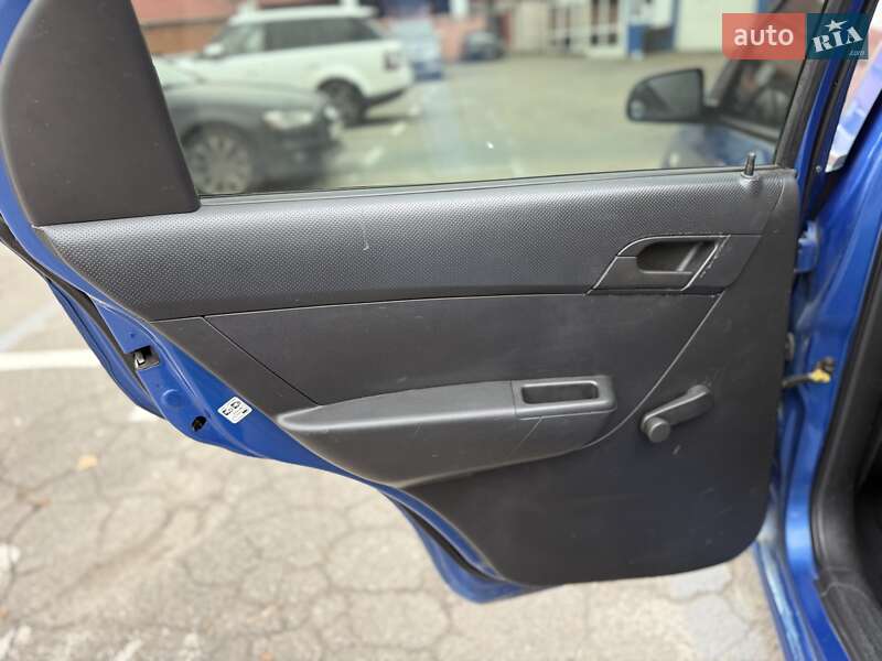 Седан Chevrolet Aveo 2006 в Киеве