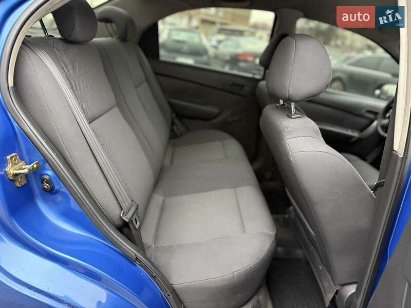 Седан Chevrolet Aveo 2006 в Киеве