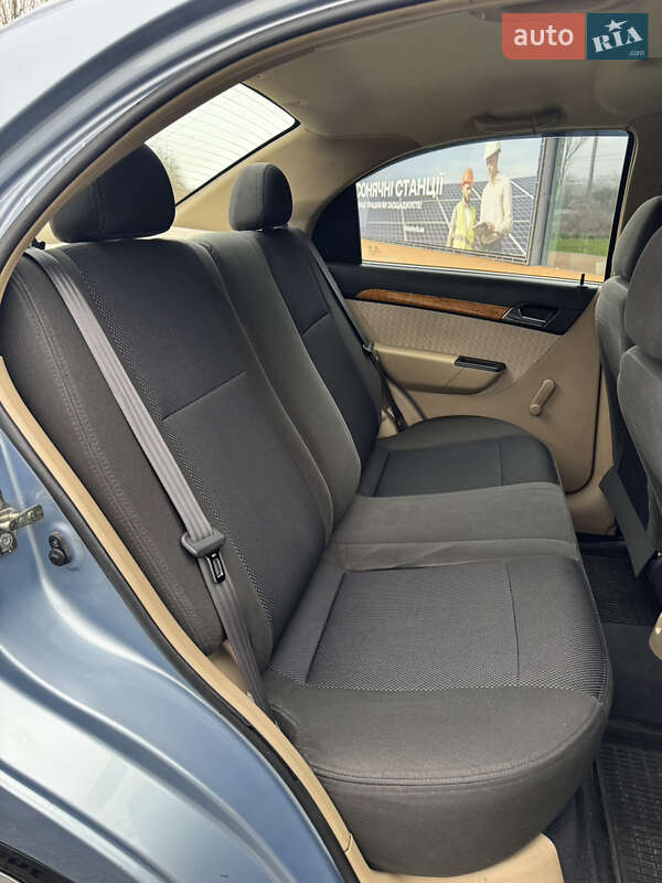Седан Chevrolet Aveo 2008 в Дніпрі