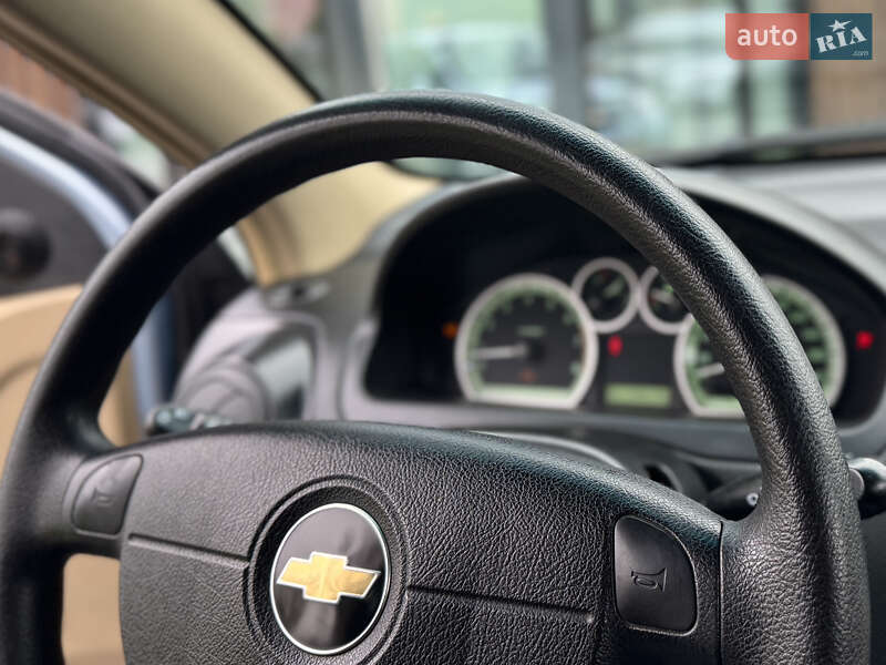 Седан Chevrolet Aveo 2008 в Дніпрі