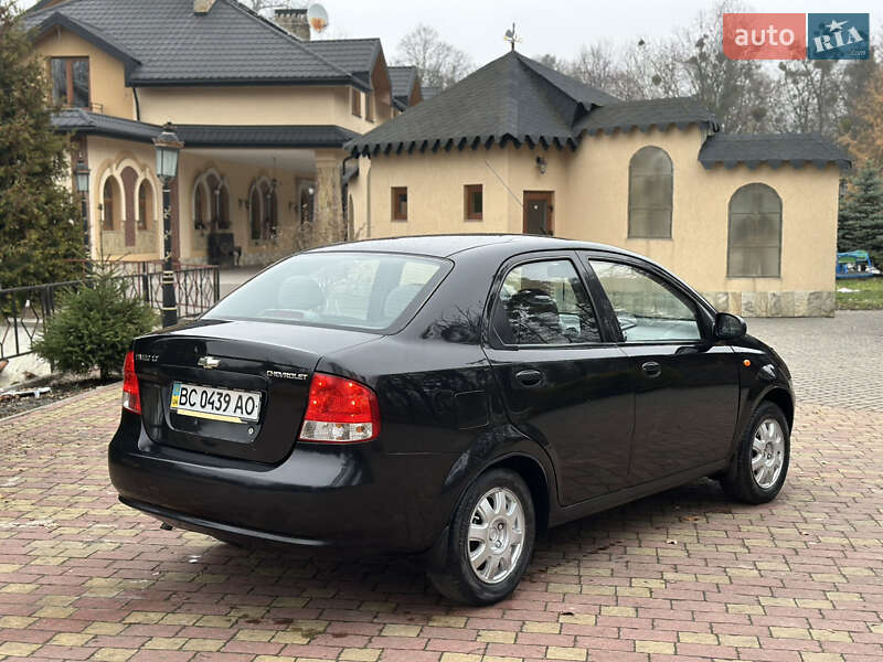 Седан Chevrolet Aveo 2005 в Жовкві