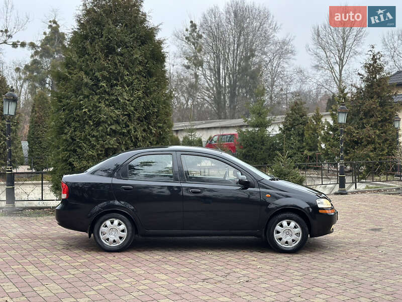 Седан Chevrolet Aveo 2005 в Жовкві