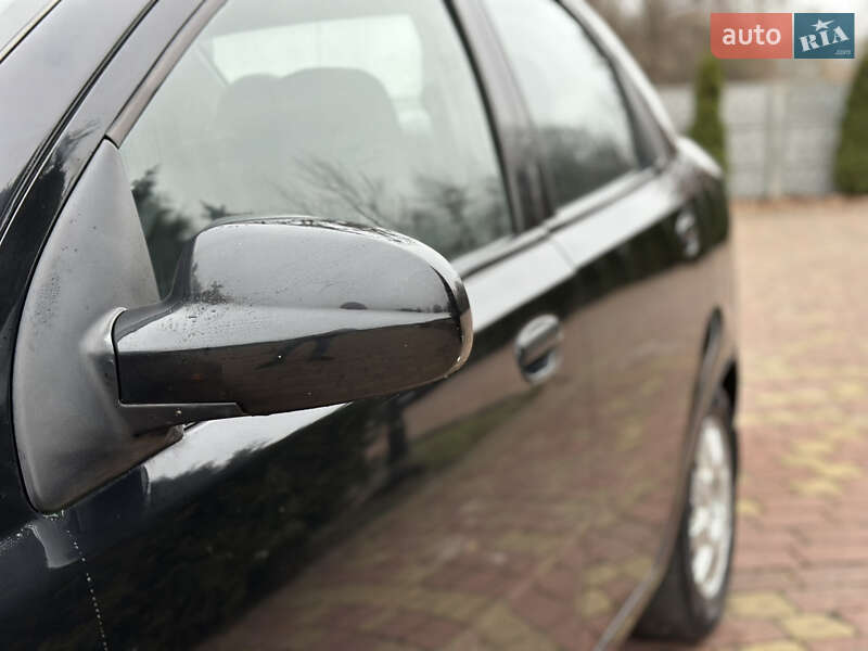 Седан Chevrolet Aveo 2005 в Жовкві