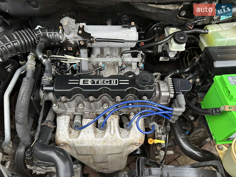 Седан Chevrolet Aveo 2005 в Жовкві