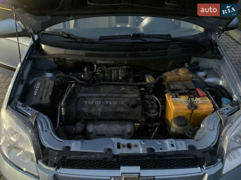 Седан Chevrolet Aveo 2008 в Черновцах