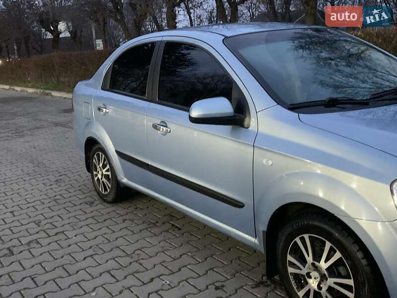 Седан Chevrolet Aveo 2008 в Черновцах