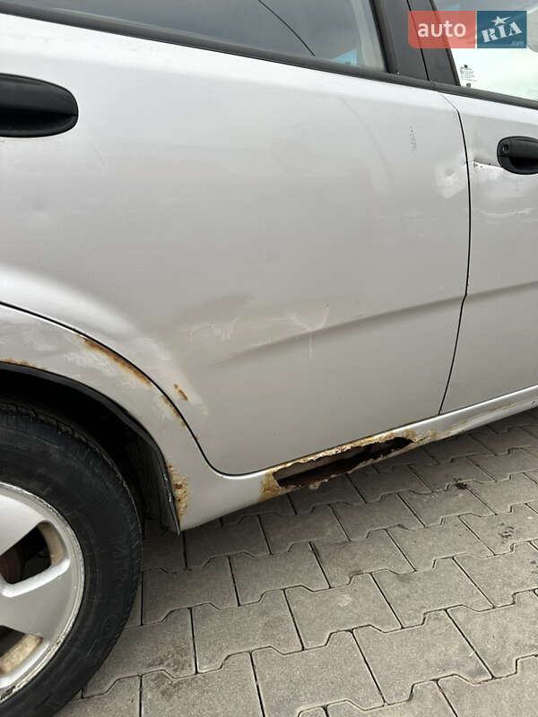 Седан Chevrolet Aveo 2006 в Чернівцях