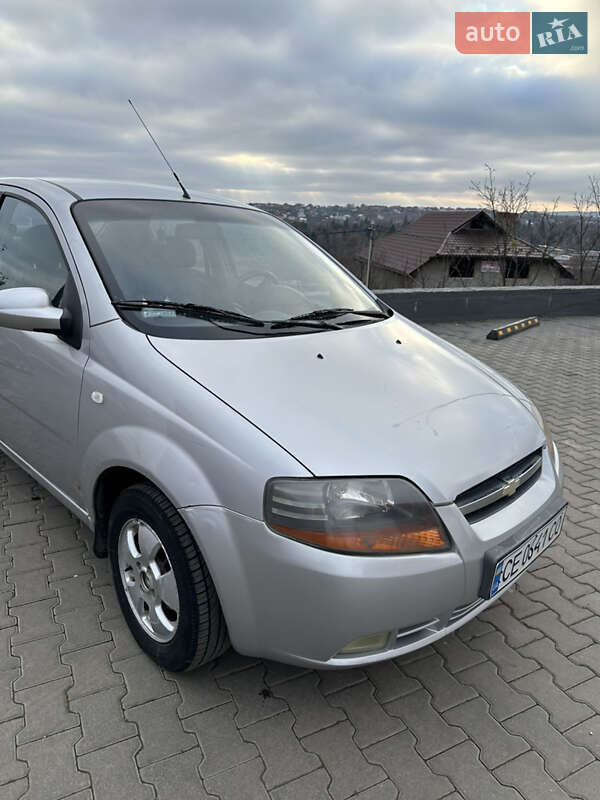 Седан Chevrolet Aveo 2006 в Чернівцях