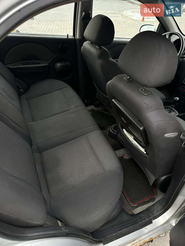 Седан Chevrolet Aveo 2006 в Чернівцях