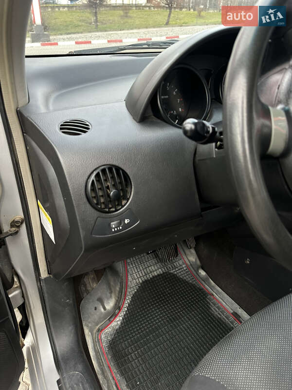 Седан Chevrolet Aveo 2006 в Чернівцях