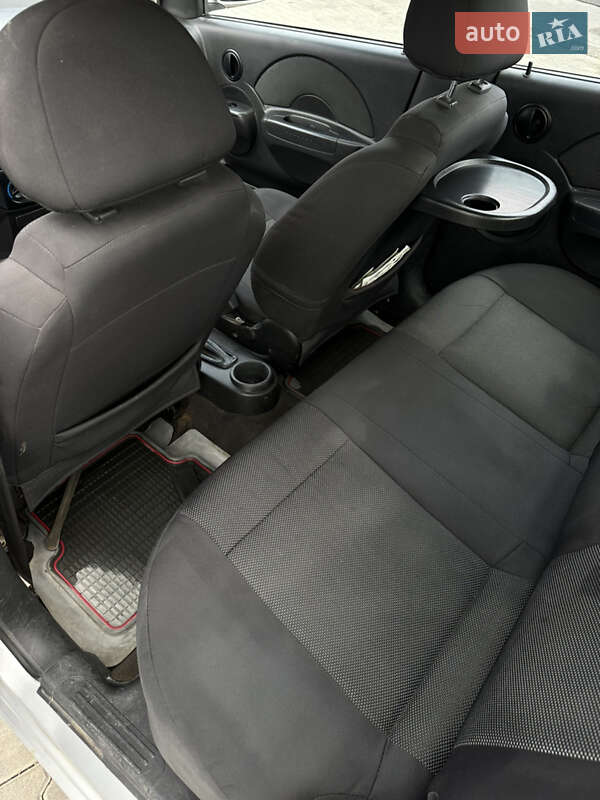 Седан Chevrolet Aveo 2006 в Чернівцях