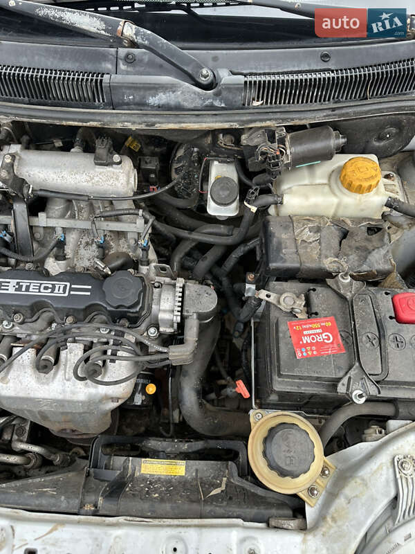 Седан Chevrolet Aveo 2006 в Чернівцях