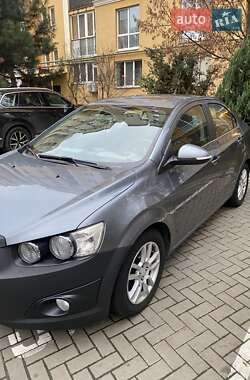 Седан Chevrolet Aveo 2014 в Києві