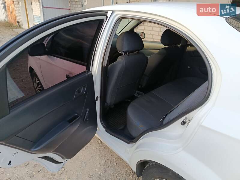 Седан Chevrolet Aveo 2007 в Дніпрі