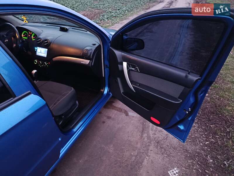 Седан Chevrolet Aveo 2010 в Корсунь-Шевченківському