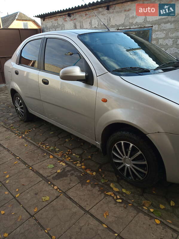 Седан Chevrolet Aveo 2005 в Валках