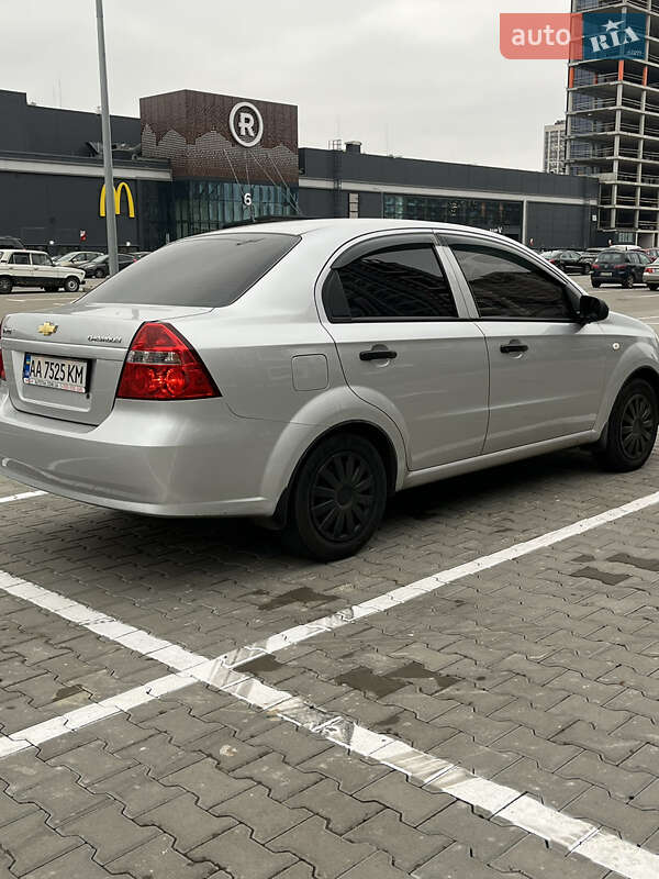 Седан Chevrolet Aveo 2011 в Києві