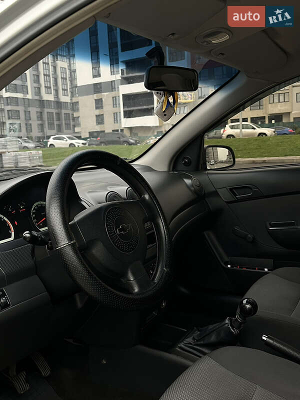 Седан Chevrolet Aveo 2011 в Києві