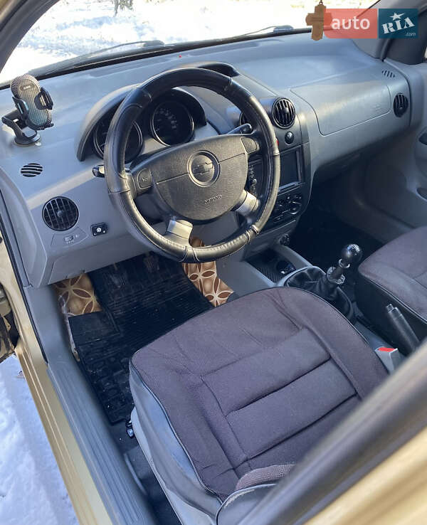Седан Chevrolet Aveo 2004 в Житомирі