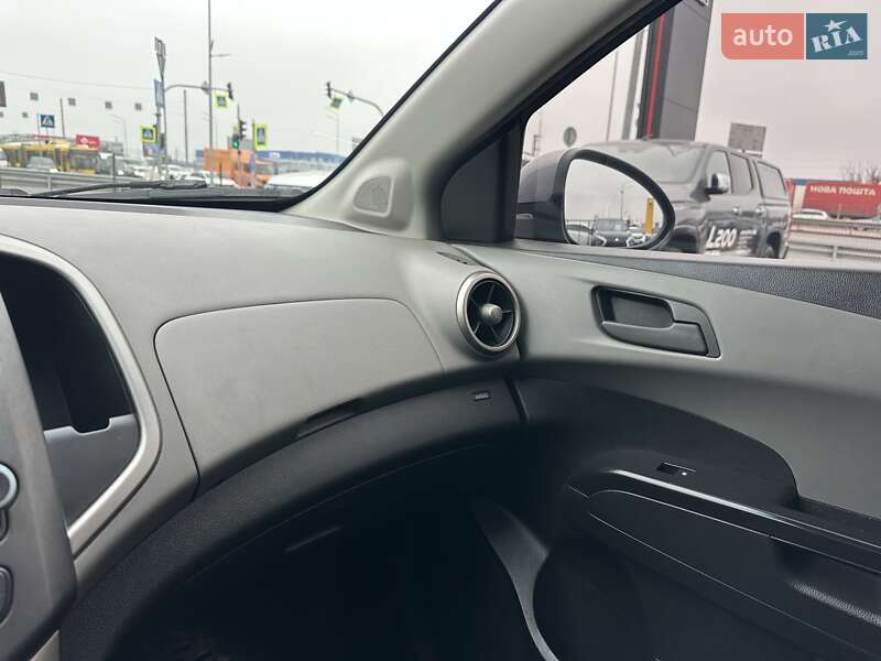 Хэтчбек Chevrolet Aveo 2012 в Киеве