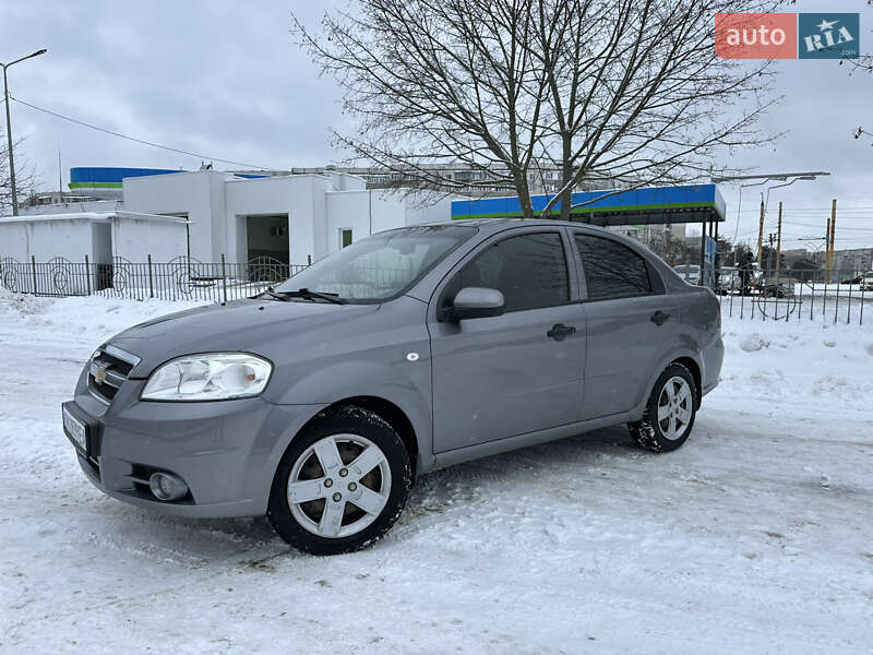 Седан Chevrolet Aveo 2011 в Сумах