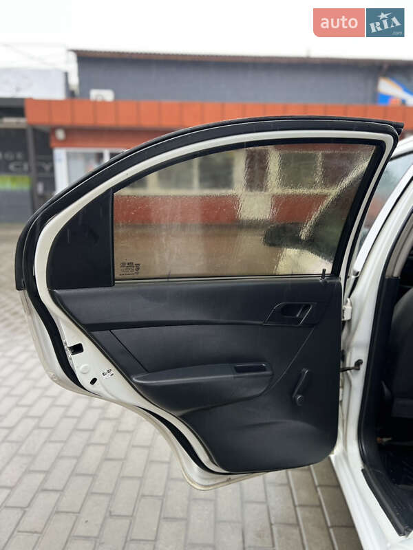 Седан Chevrolet Aveo 2008 в Сумах