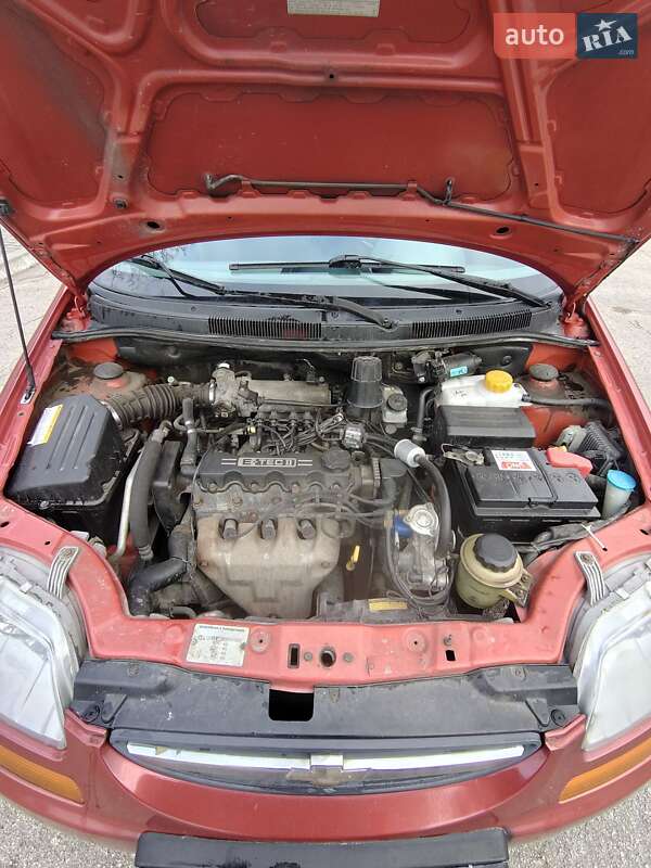 Хэтчбек Chevrolet Aveo 2005 в Кропивницком