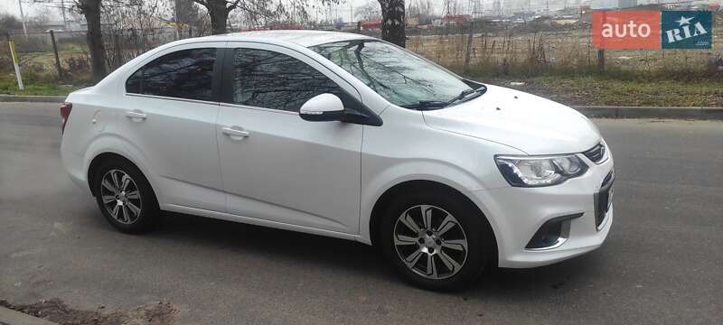 Седан Chevrolet Aveo 2017 в Киеве