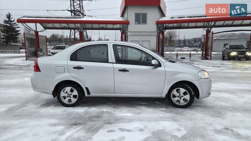 Седан Chevrolet Aveo 2011 в Виннице