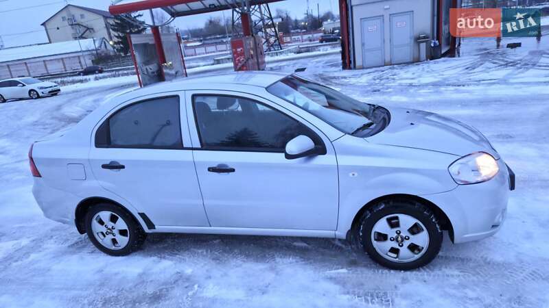 Седан Chevrolet Aveo 2011 в Виннице