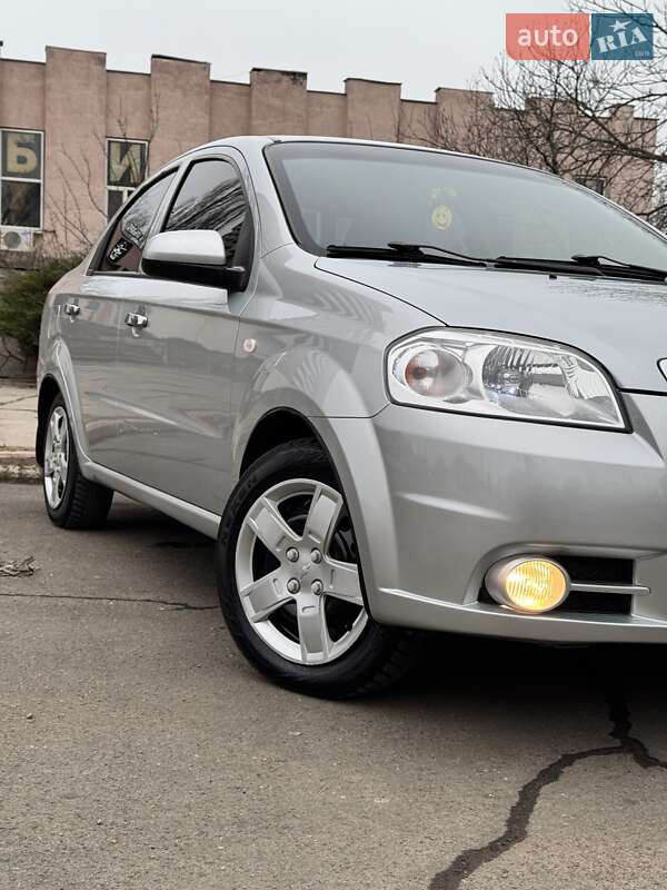 Седан Chevrolet Aveo 2008 в Николаеве