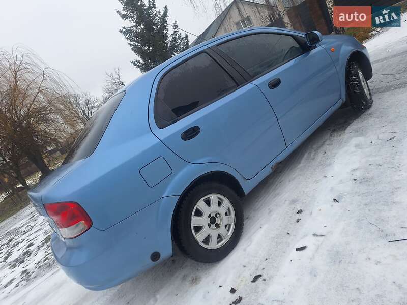 Седан Chevrolet Aveo 2005 в Черновцах