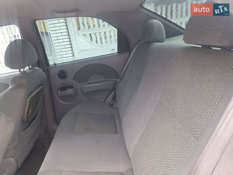 Седан Chevrolet Aveo 2005 в Черновцах