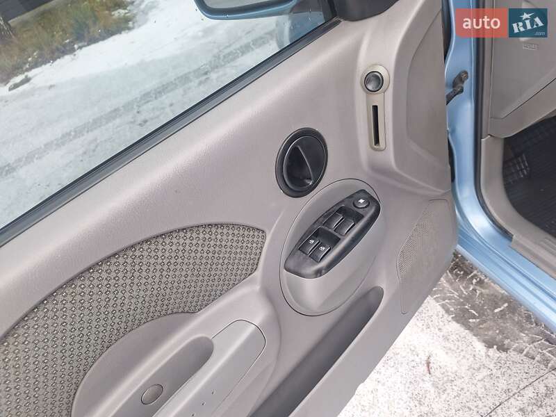 Седан Chevrolet Aveo 2005 в Черновцах