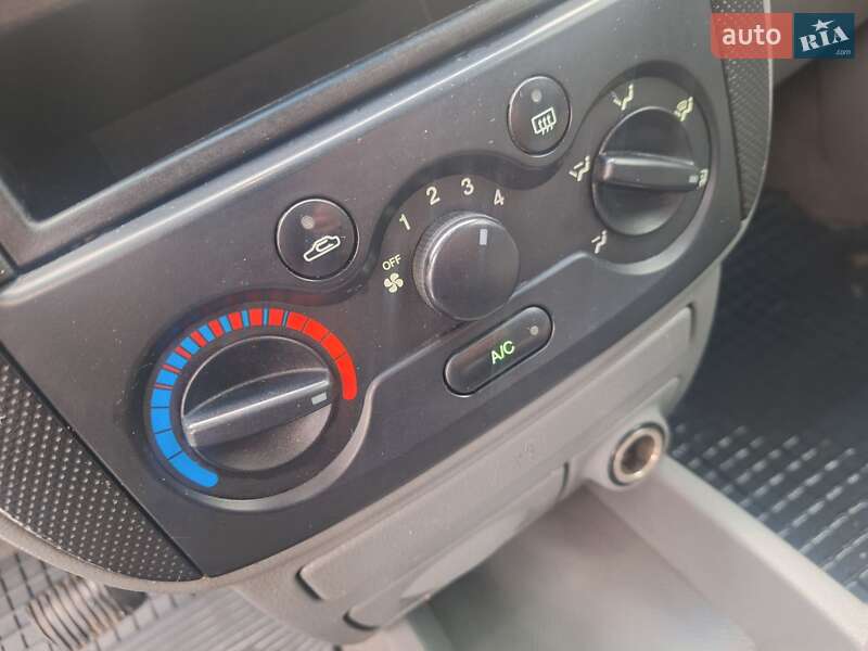 Седан Chevrolet Aveo 2005 в Черновцах