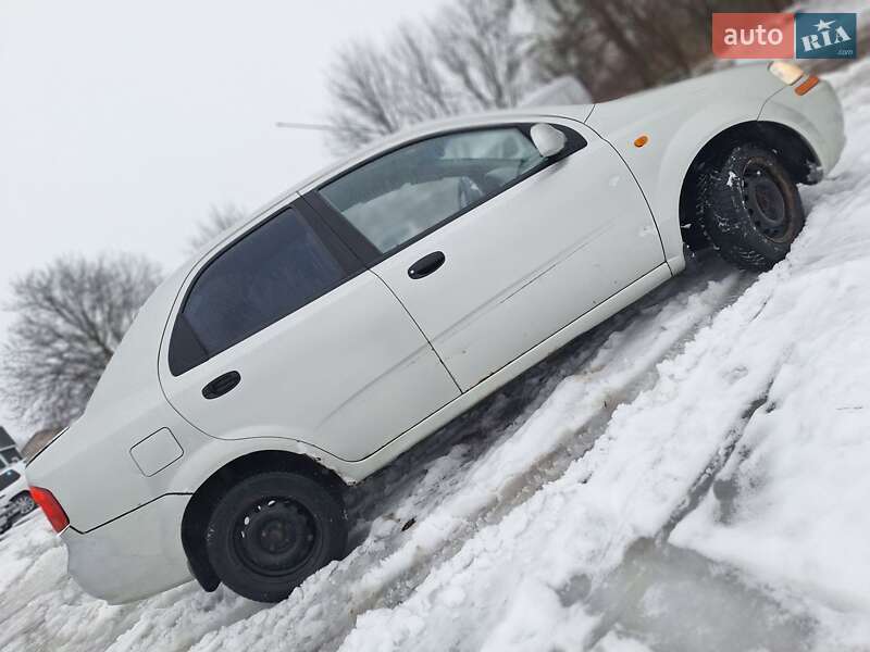 Седан Chevrolet Aveo 2004 в Черновцах