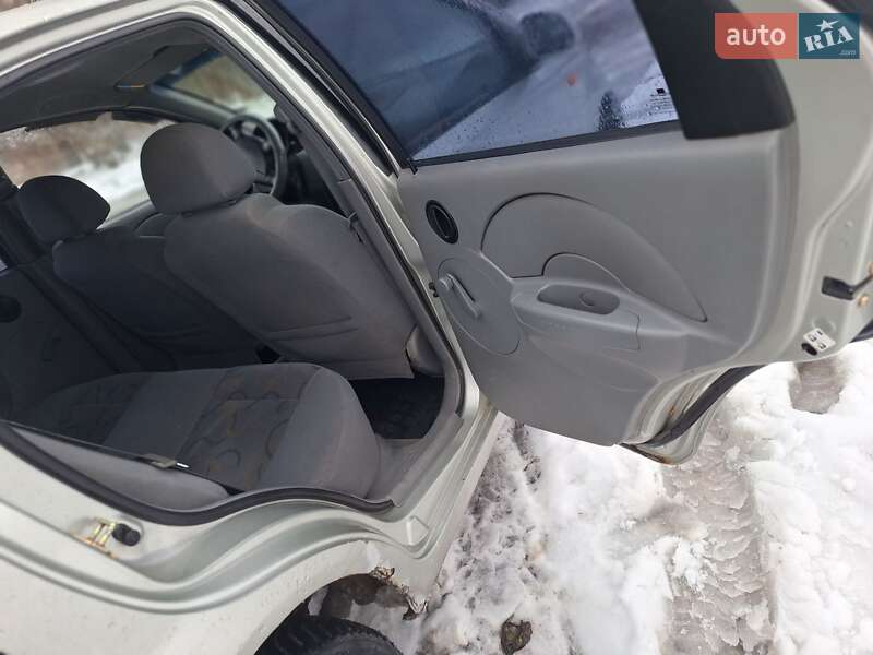 Седан Chevrolet Aveo 2004 в Черновцах