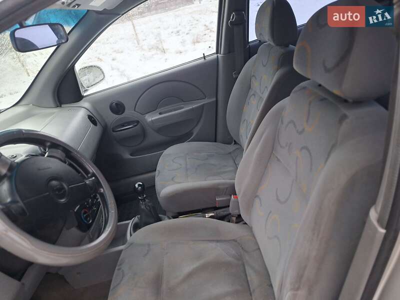 Седан Chevrolet Aveo 2004 в Черновцах