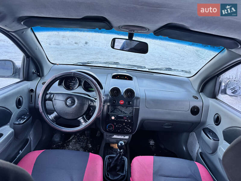 Седан Chevrolet Aveo 2005 в Ровно