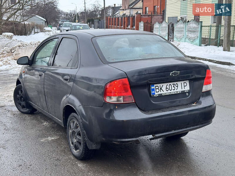 Седан Chevrolet Aveo 2005 в Ровно