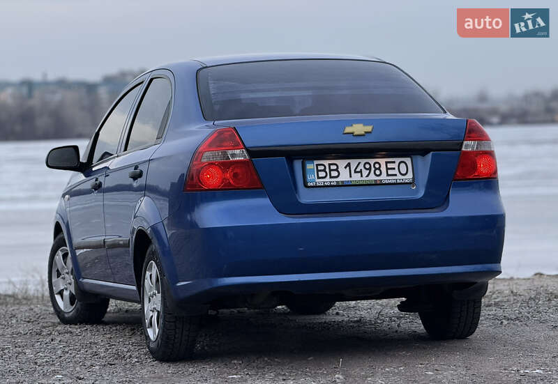 Седан Chevrolet Aveo 2006 в Днепре