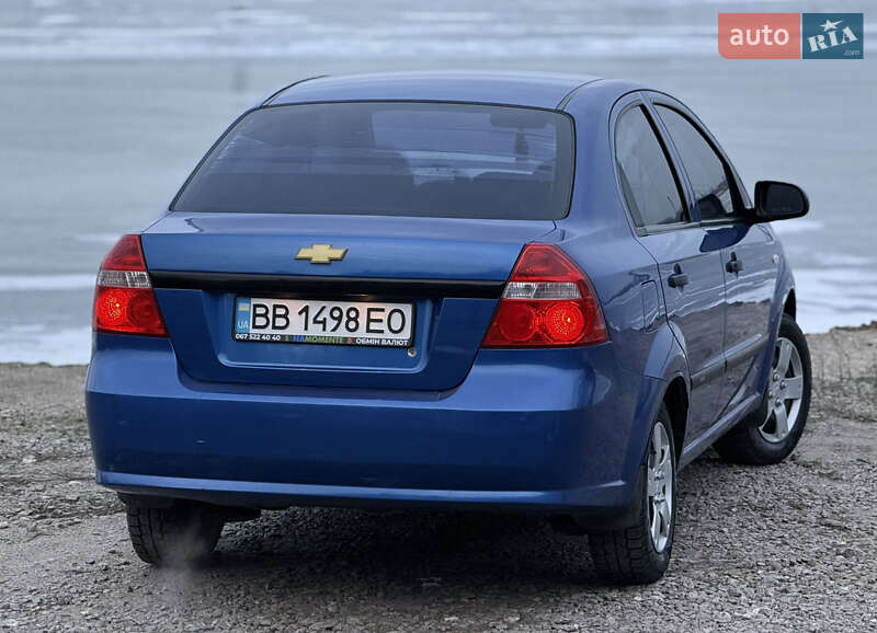 Седан Chevrolet Aveo 2006 в Днепре
