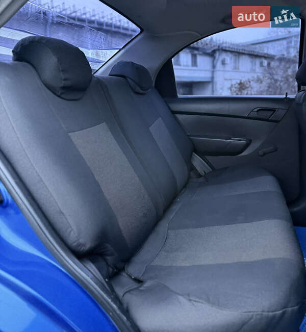 Седан Chevrolet Aveo 2006 в Днепре