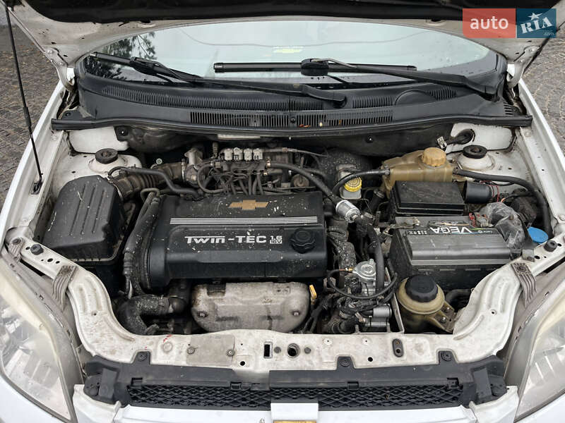 Седан Chevrolet Aveo 2007 в Днепре