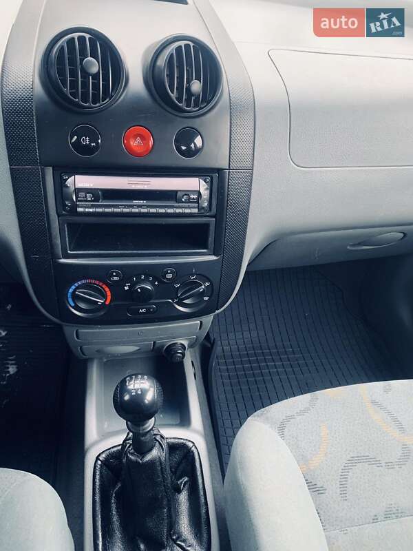 Седан Chevrolet Aveo 2005 в Киеве