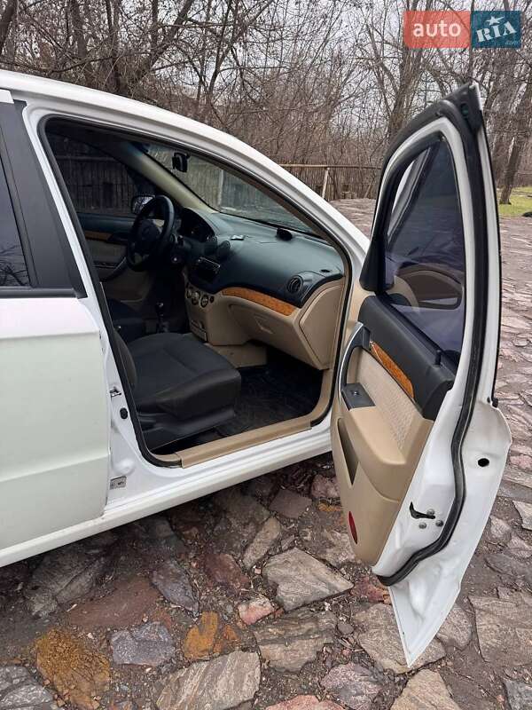 Седан Chevrolet Aveo 2008 в Кривом Роге
