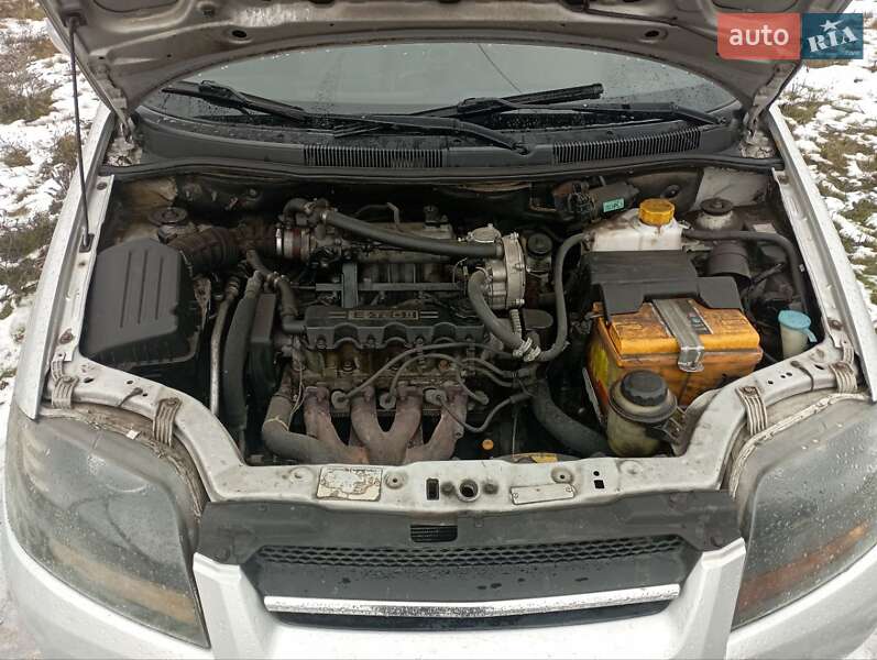 Седан Chevrolet Aveo 2006 в Днепре