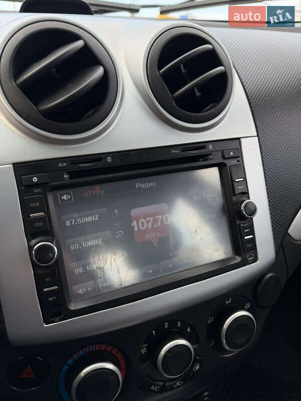 Седан Chevrolet Aveo 2011 в Чернігові