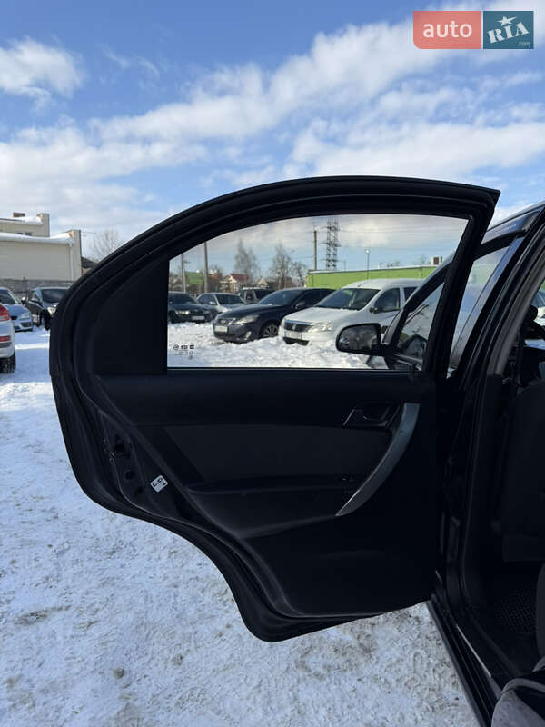 Седан Chevrolet Aveo 2011 в Чернігові