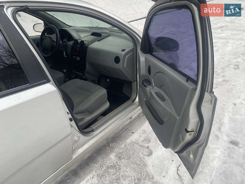 Седан Chevrolet Aveo 2005 в Каменском фото 10 Седан Chevrolet Aveo 2005 в Каменском